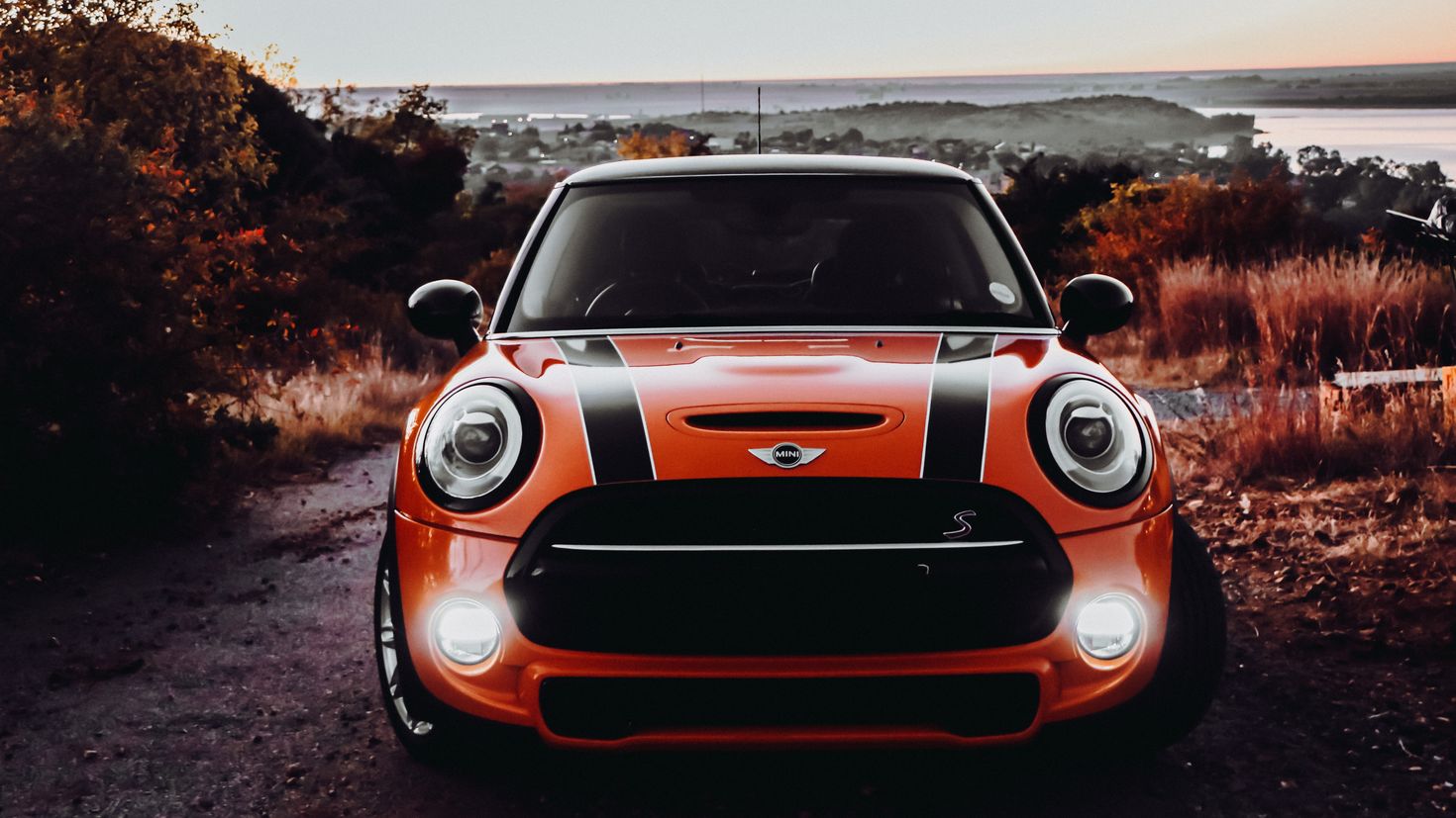 MINI Cooper - маленький автомобиль с большим характером