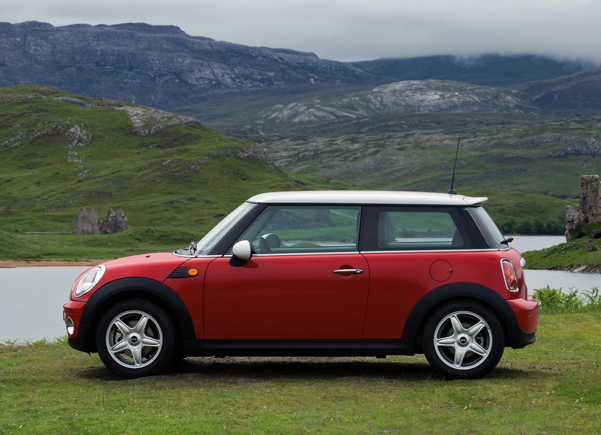 MINI Cooper - маленький автомобиль с большим характером