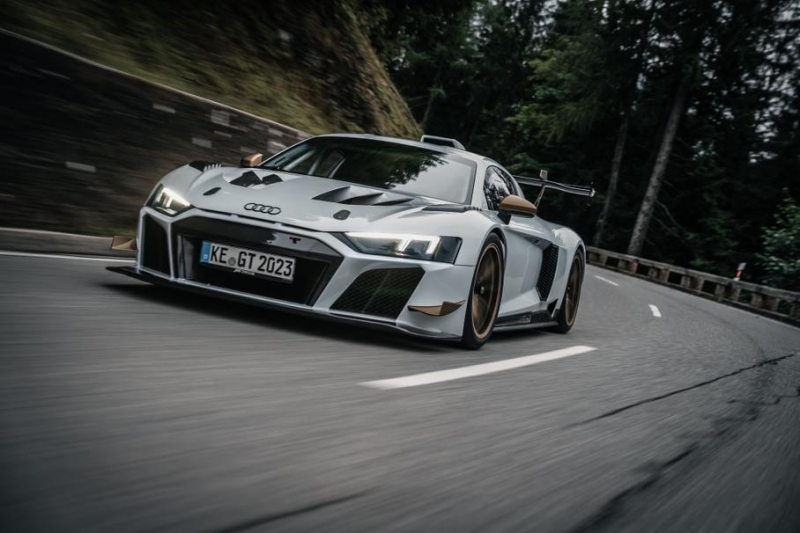 ABT сделало гоночный суперкар Audi R8 для дорог общего пользования