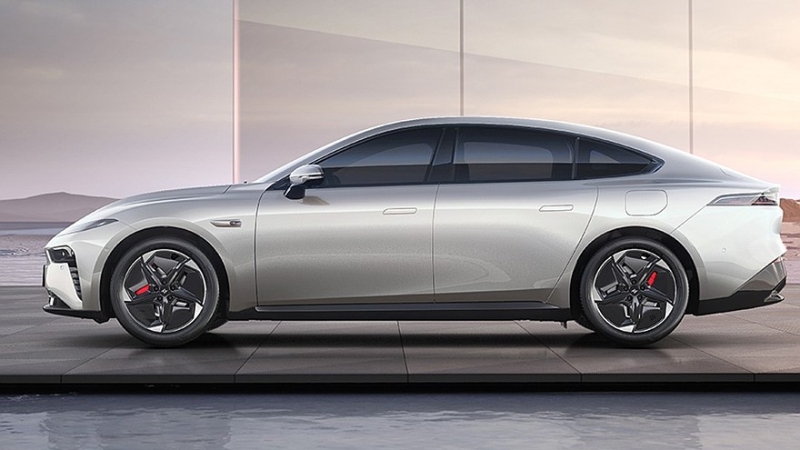 Агент против агента: в Китае состоялась премьера премиального седана eπ 007 от Dongfeng