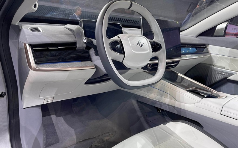 Агент против агента: в Китае состоялась премьера премиального седана eπ 007 от Dongfeng