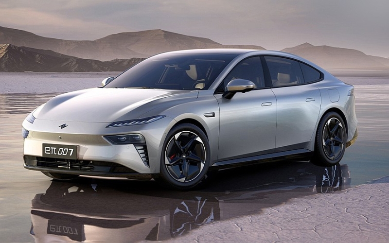 Агент против агента: в Китае состоялась премьера премиального седана eπ 007 от Dongfeng