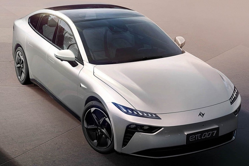 Агент против агента: в Китае состоялась премьера премиального седана eπ 007 от Dongfeng