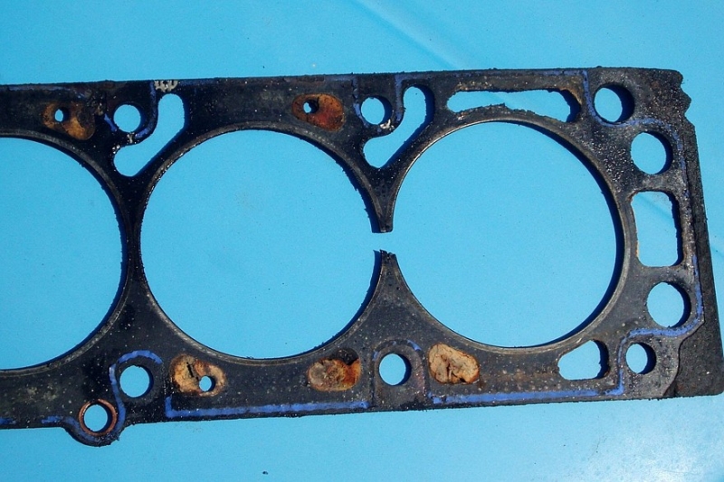 Фен, уксус, микроволновка: что делать, если залил свечи зажигания