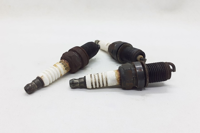 Фен, уксус, микроволновка: что делать, если залил свечи зажигания