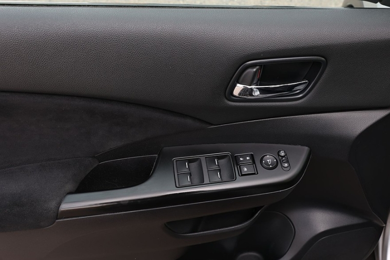 Honda CR-V IV(RM) c пробегом: точечная ржавчина, неубиваемый салон и вечная электрика