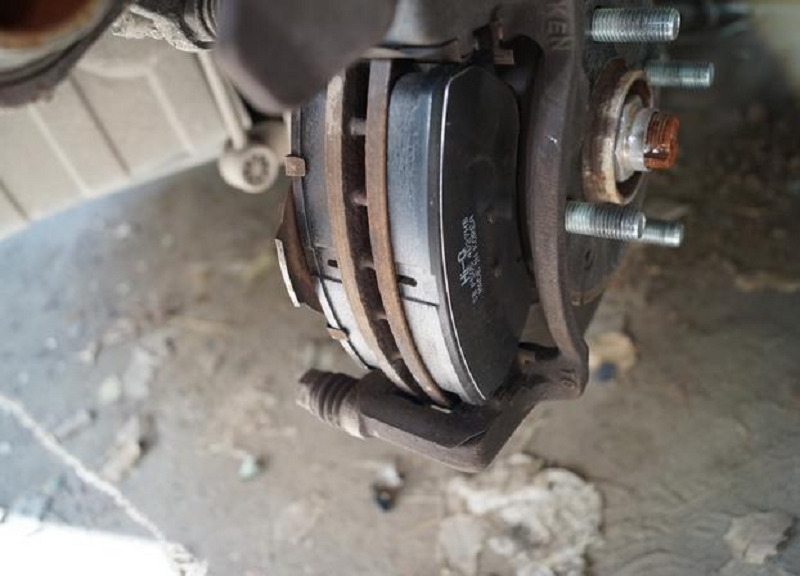 Как часто нужно менять тормозные колодки: важные аспекты и рекомендации