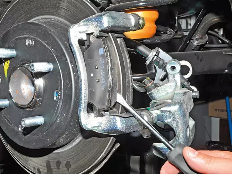 Как часто нужно менять тормозные колодки: важные аспекты и рекомендации