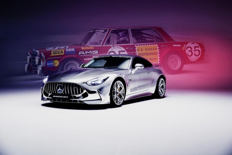 «Красной свинье» посвятили серебристый Mercedes-AMG GT