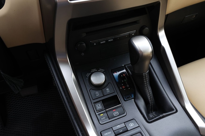 Lexus NX I с пробегом: меняйте исправное и не брезгуйте б/у деталями