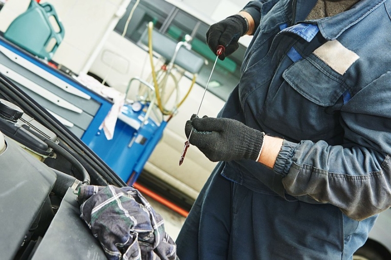 Не только щуп: как правильно проверять уровень масла