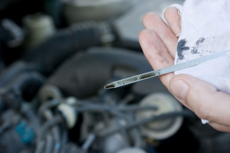 Не только щуп: как правильно проверять уровень масла