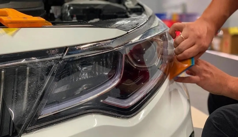 Оклейка фар пленками — особенности процедуры