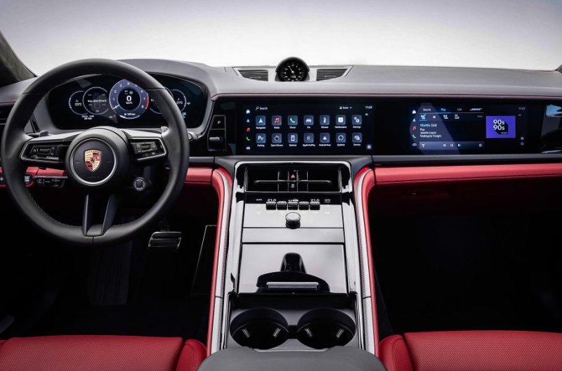 Porsche показала салон новой Panamera с четырьмя экранами