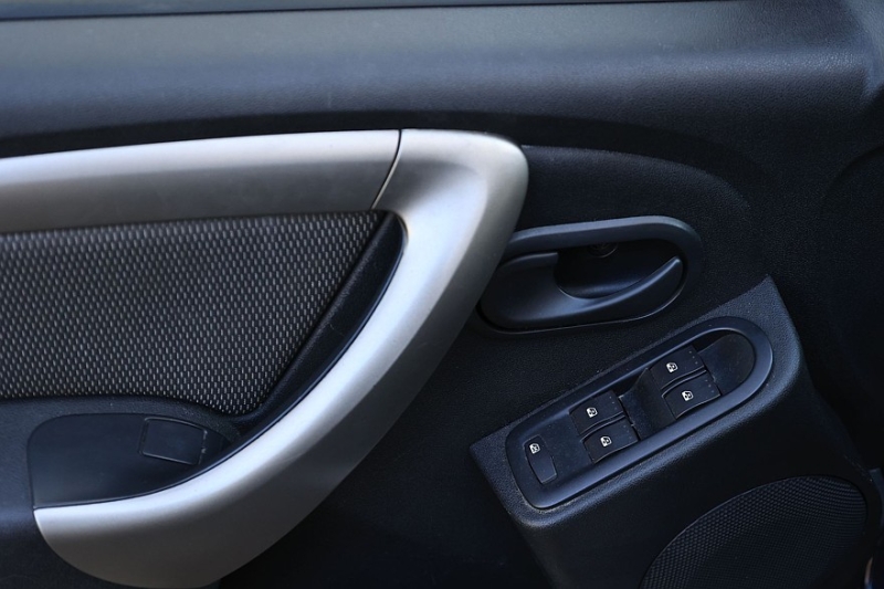 Renault Duster I c пробегом: вода в салоне и коррозия под пластиком