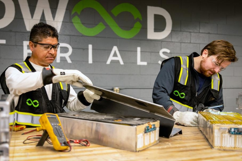 Toyota использует старые аккумуляторы в новых гибридных автомобилях