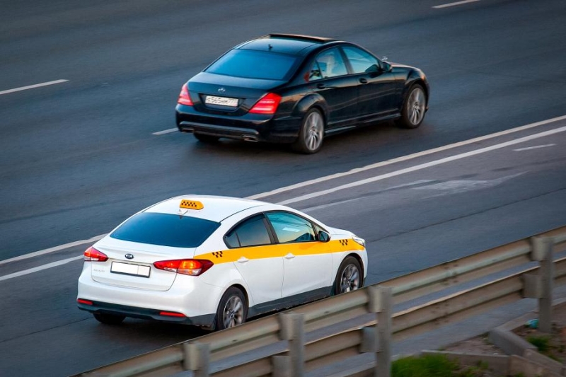 В Челябинской области продлили запрет на работу в такси для водителей-иностранцев