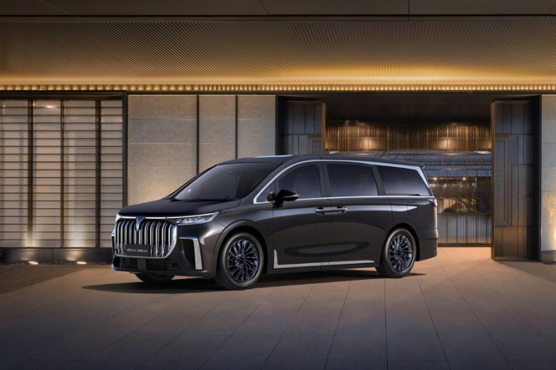 В Россию привезли ограниченную партию Voyah Dream с креслами, как в бизнес-джете