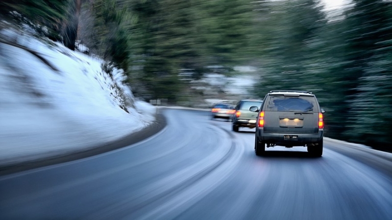 Зимние трассы: в РФ появится ГОСТ с едиными правилами борьбы со скользкими дорогами