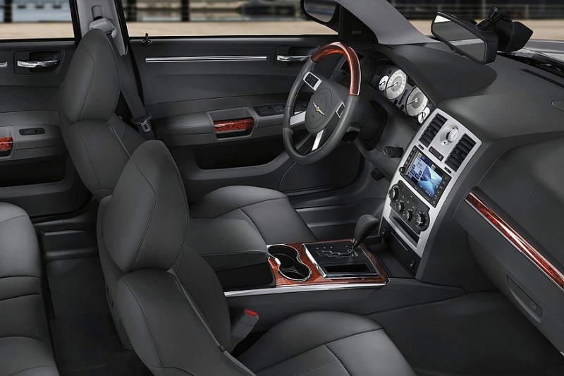 5 причин покупать и не покупать Chrysler 300C I