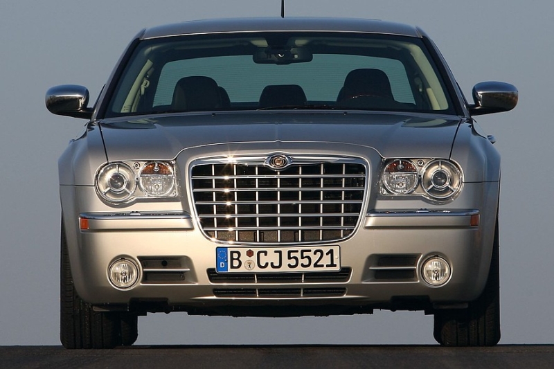 5 причин покупать и не покупать Chrysler 300C I