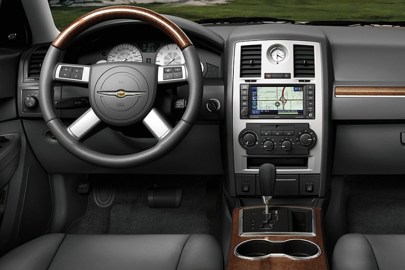 5 причин покупать и не покупать Chrysler 300C I