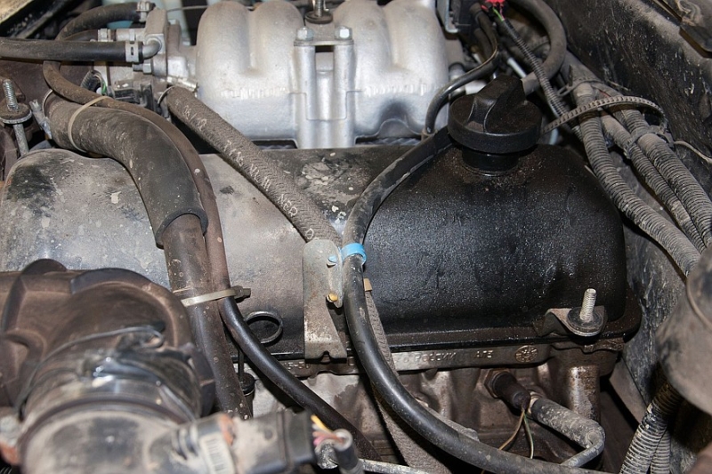 Дым, канистра, фильтр: как понять при осмотре машины, что её мотор ест масло