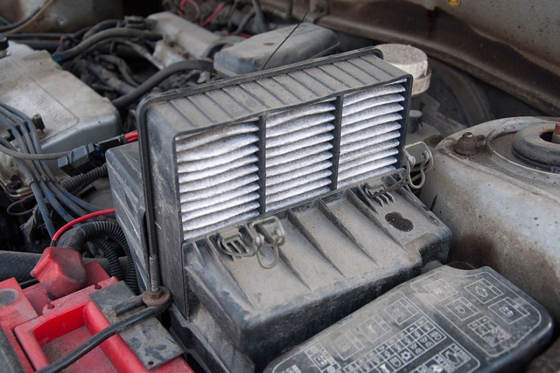 Дым, канистра, фильтр: как понять при осмотре машины, что её мотор ест масло