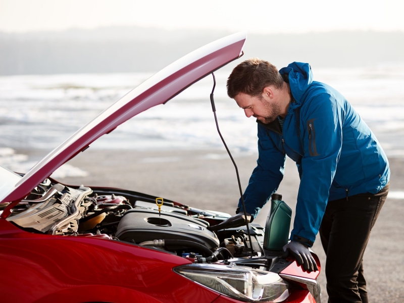 Дым, канистра, фильтр: как понять при осмотре машины, что её мотор ест масло