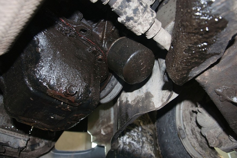 Дым, канистра, фильтр: как понять при осмотре машины, что её мотор ест масло