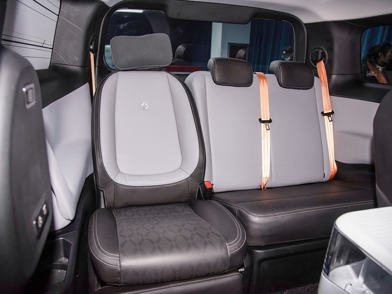 Электрический минивэн Haima EX00 метит в лидеры китайского рынка такси