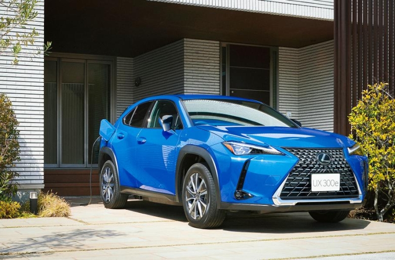 Гибридный Lexus UX обновился и стал мощнее