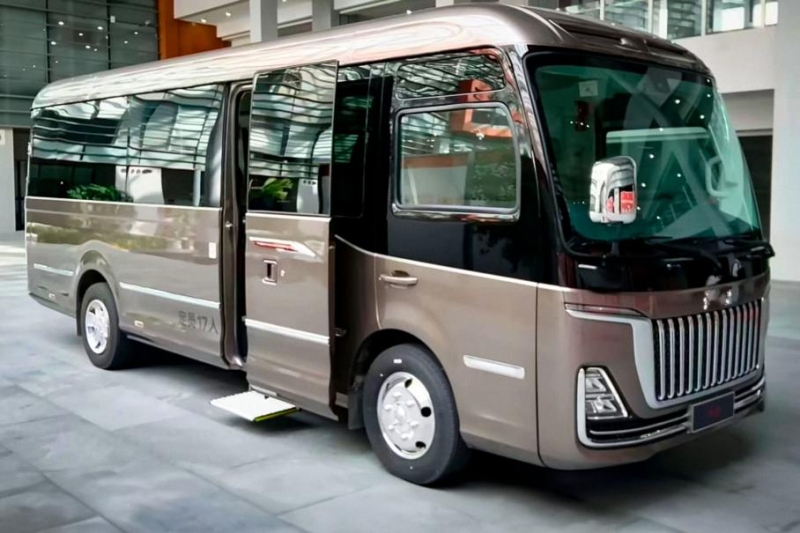 Hongqi представила автобус для пассажирских перевозок