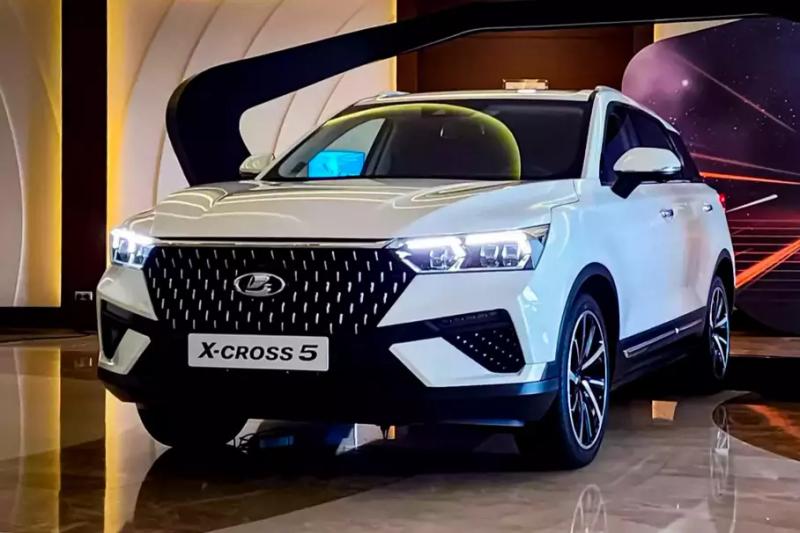 Известна причина исчезновения Lada X-Cross 5 с сайта АвтоВАЗа