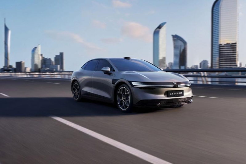 Zeekr раскрыла цену недорогого седана 007 с очень быстрой зарядкой