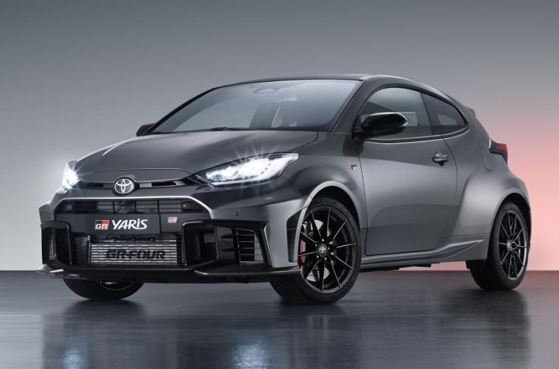 Хот-хэтч Toyota GR Yaris обновился: повышенная мощность и автомат