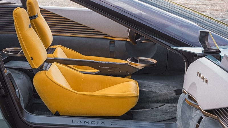 Lancia готовит новинку: первое изображение кроссовера Gamma