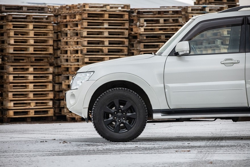 Mitsubishi Pajero IV (NS) с пробегом: нет воде в салоне и даешь бензобак из Нижнего!