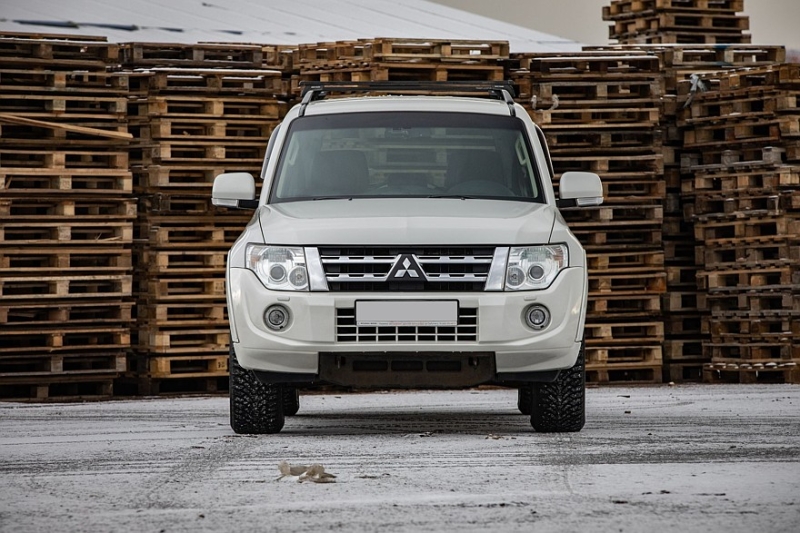 Mitsubishi Pajero IV (NS) с пробегом: нет воде в салоне и даешь бензобак из Нижнего!