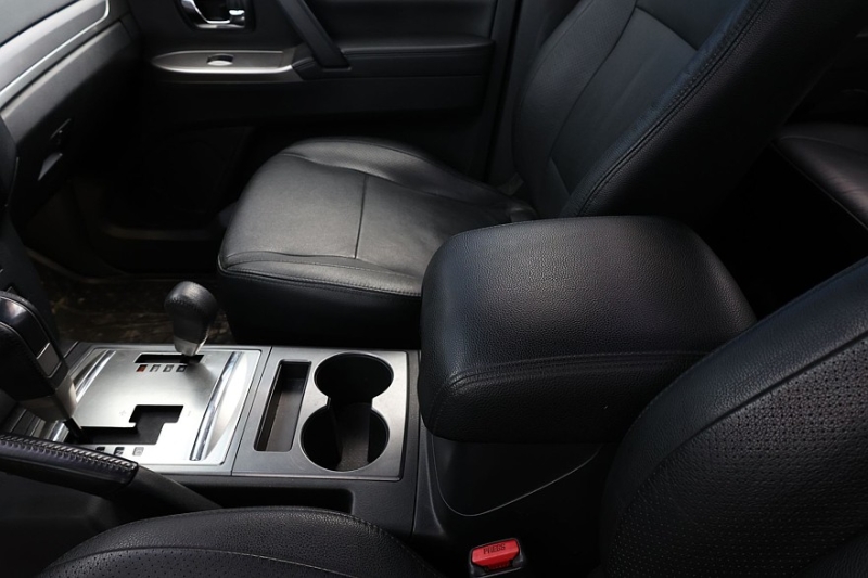 Mitsubishi Pajero IV (NS) с пробегом: нет воде в салоне и даешь бензобак из Нижнего!