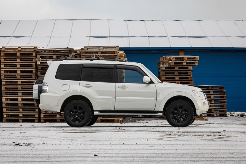 Mitsubishi Pajero IV (NS) с пробегом: нет воде в салоне и даешь бензобак из Нижнего!