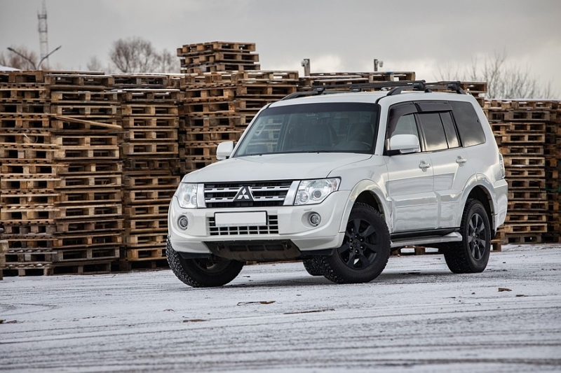 Mitsubishi Pajero IV (NS) с пробегом: нет воде в салоне и даешь бензобак из Нижнего!
