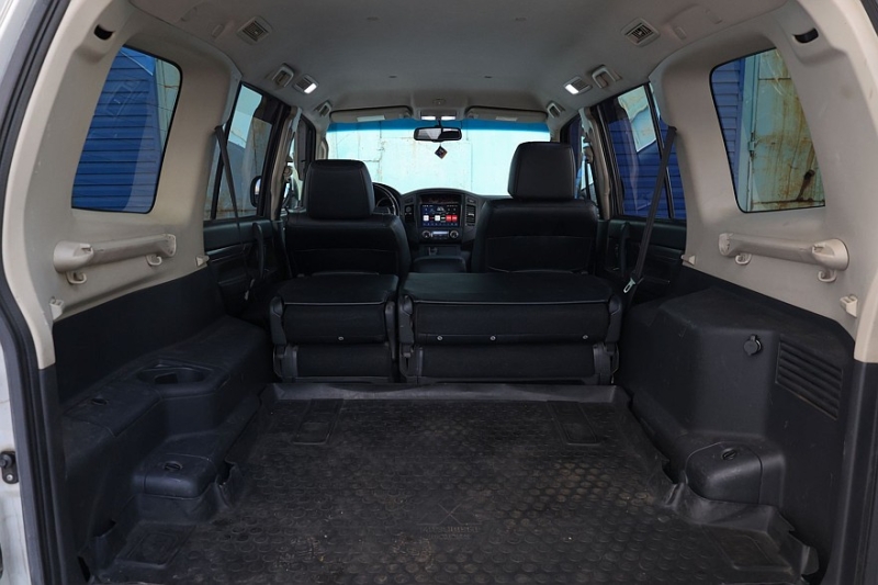 Mitsubishi Pajero IV (NS) с пробегом: нет воде в салоне и даешь бензобак из Нижнего!