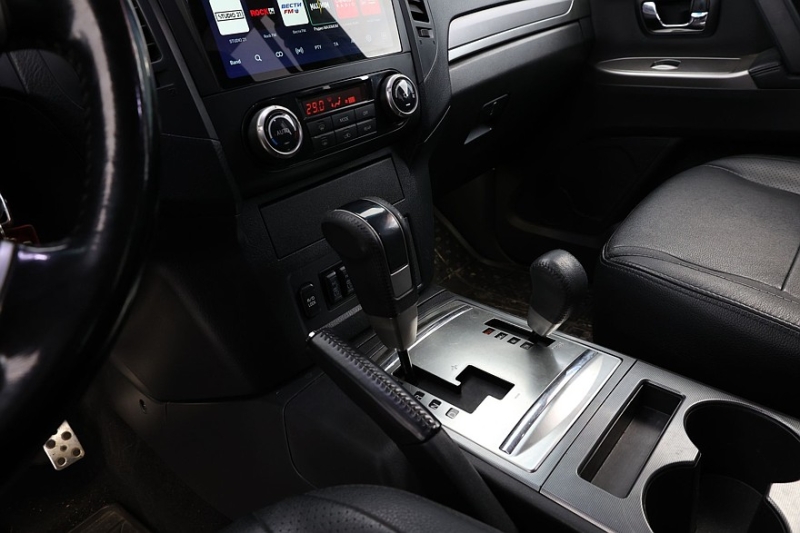 Mitsubishi Pajero IV (NS) с пробегом: нет воде в салоне и даешь бензобак из Нижнего!