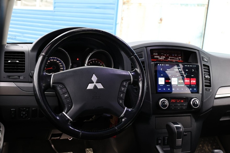 Mitsubishi Pajero IV (NS) с пробегом: нет воде в салоне и даешь бензобак из Нижнего!