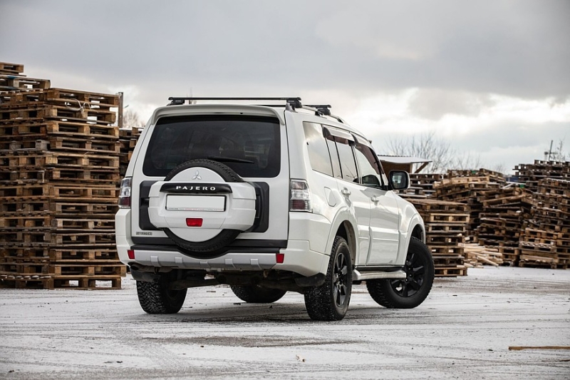 Mitsubishi Pajero IV (NS) с пробегом: нет воде в салоне и даешь бензобак из Нижнего!