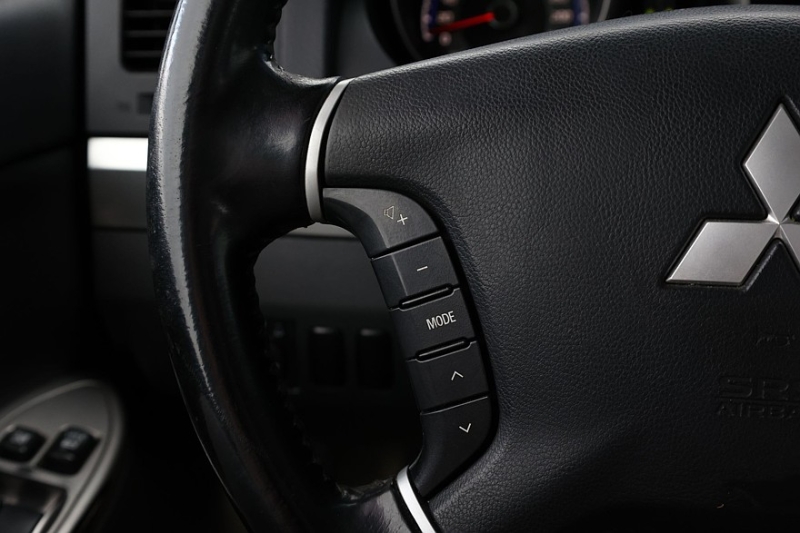 Mitsubishi Pajero IV (NS) с пробегом: нет воде в салоне и даешь бензобак из Нижнего!