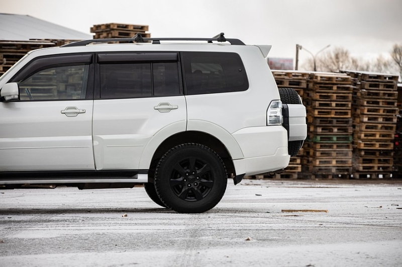 Mitsubishi Pajero IV (NS) с пробегом: нет воде в салоне и даешь бензобак из Нижнего!