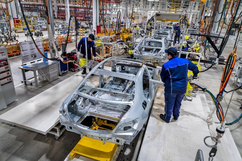 На экс-заводе Mercedes-Benz в России началась тестовая сборка машин