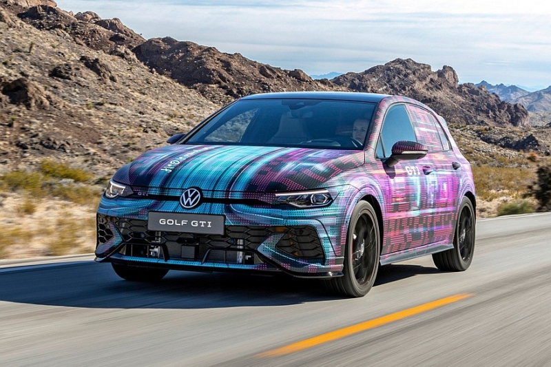 Обновлённый Volkswagen Golf показали без камуфляжа